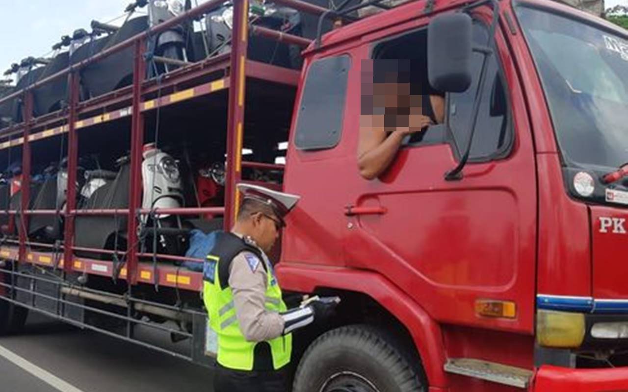 Polisi Kantongi Identitas Sopir Truk Kecelakaan Balikpapan, Cuma Ingat Tabrak 1 Motor