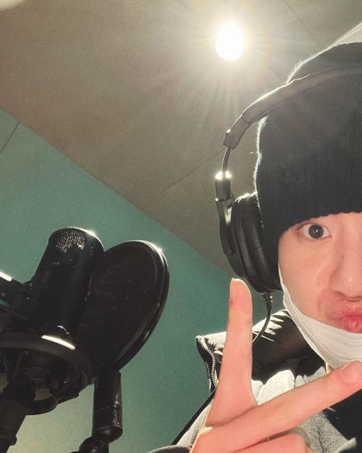 Jungkook BTS Posting Selfie Uwu di Studio Rekaman, Siap Comeback?