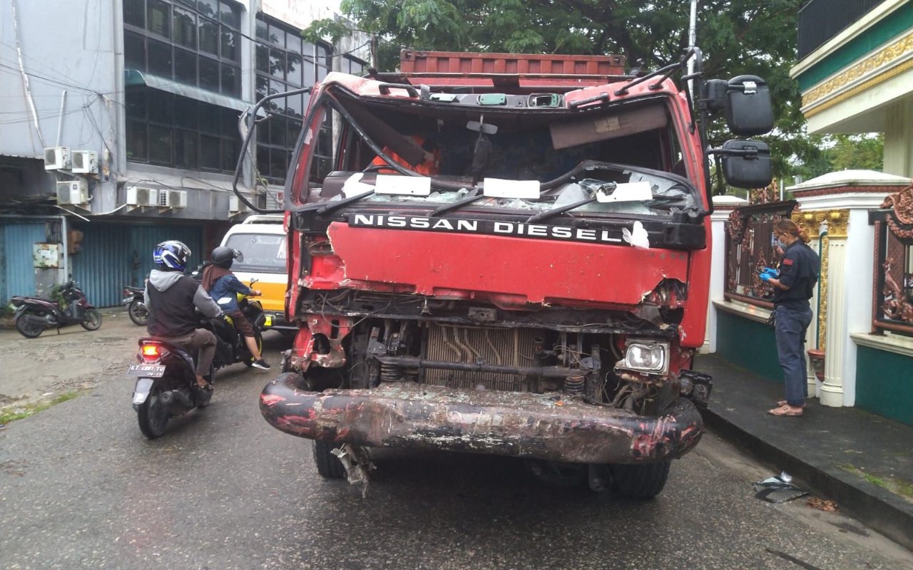 Kecelakaan Maut Balikpapan Tewaskan 4 Orang, Sopir Truk Ngaku Tak Banting Setir ke Kiri Karena Panik