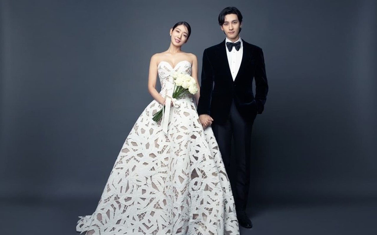 Rekan Selebriti Sebar Foto Ciuman Park Shin Hye dan Choi Tae Joon di Hari Pernikahan