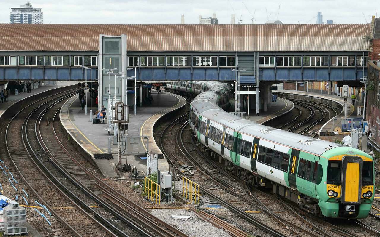 Inggris Hapus Pengumuman Loudspeaker Kereta yang Dianggap Mengganggu Demi Kenyamanan Penumpang
