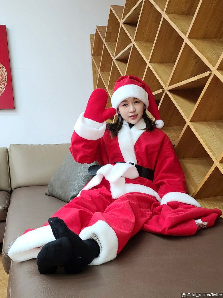 Pamer Keimutan Dengan Kostum Santa Clause