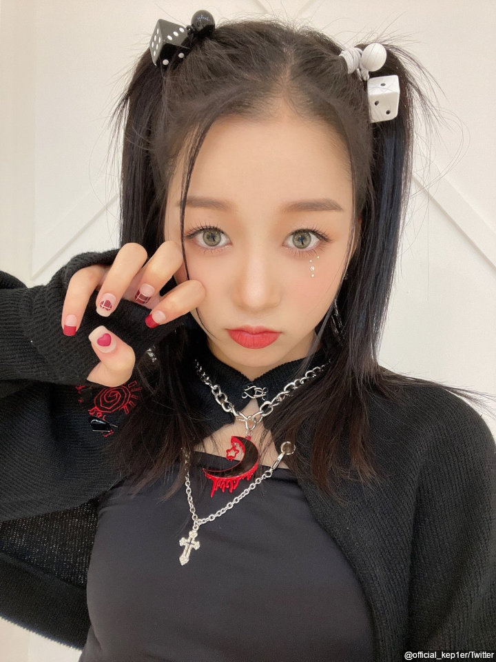 Tetap Cerah Dengan Busana Warna Hitam
