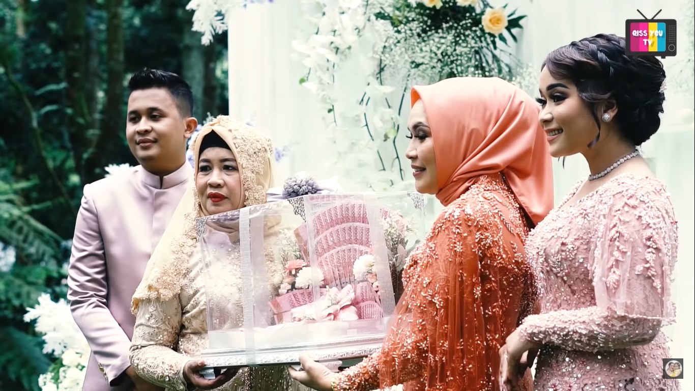 Adik Ayu Ting Ting Gelar Pertunangan Mewah, Terima Seserahan Berjumlah Fantastis