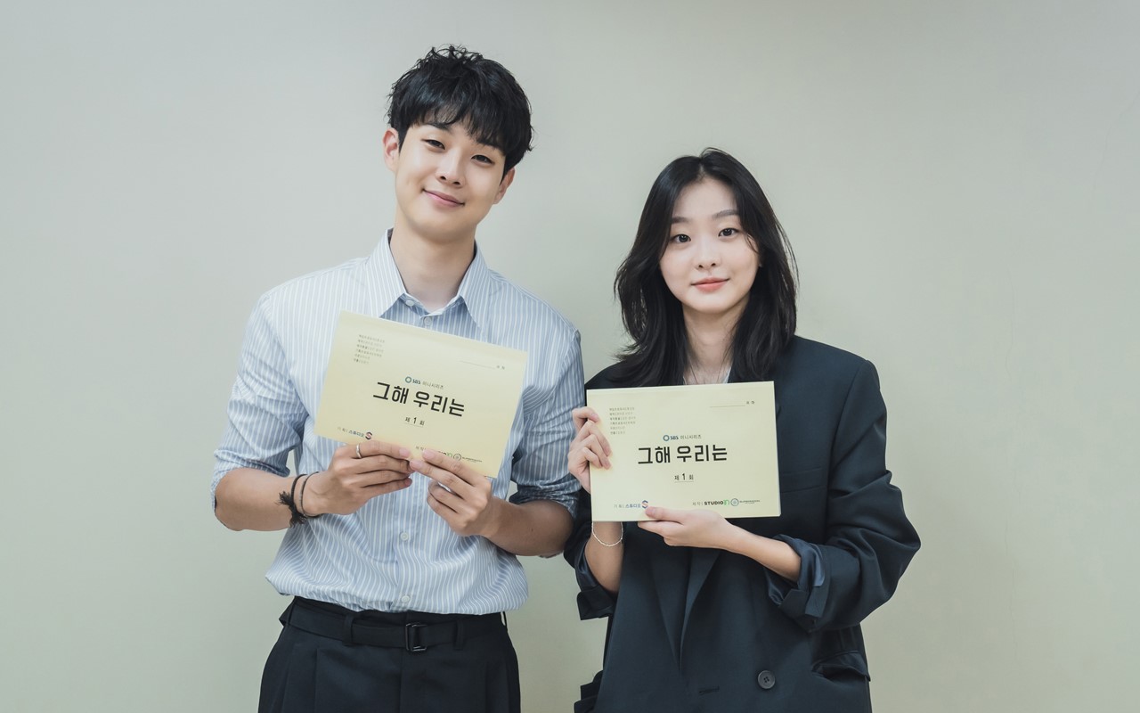 Choi Woo Shik Akui Malu Syuting Adegan Intim Dengan Kim Da Mi di 'Our Beloved Summer'