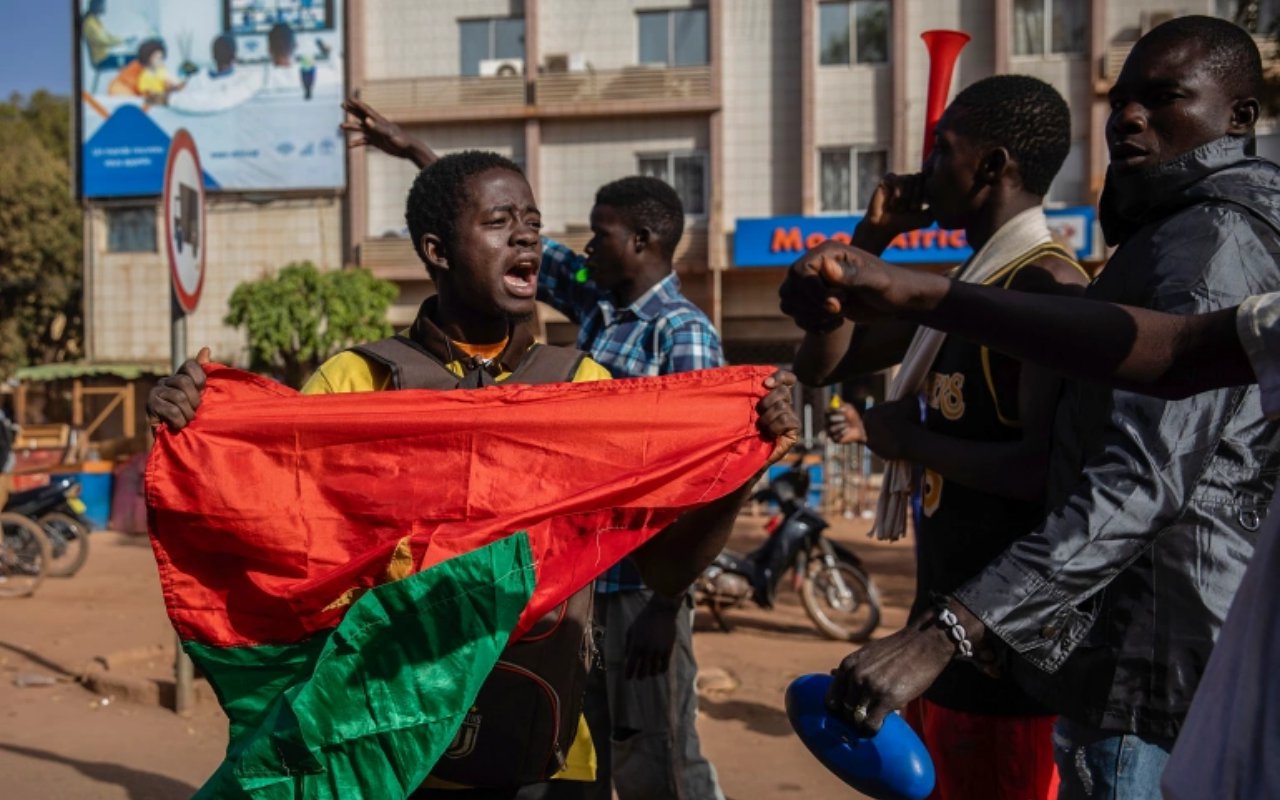 Presiden Burkina Faso Digulingkan, Rakyat Malah Suka Cita Dukung Pemerintah Militer