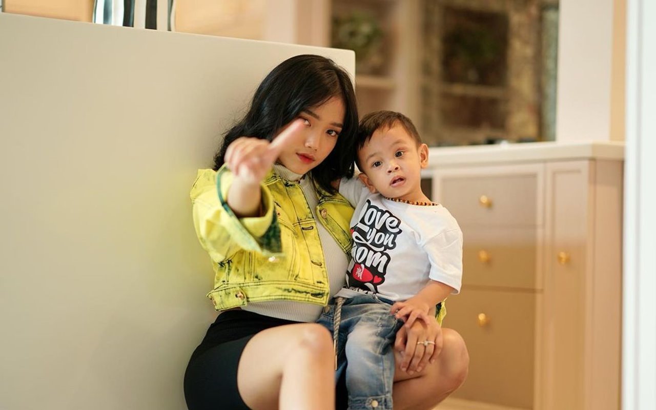 Geger Fuji Dikira Comot Berlian Vanessa Angel, Gaya Parenting Saat Asuh Gala Ikut Digunjing?