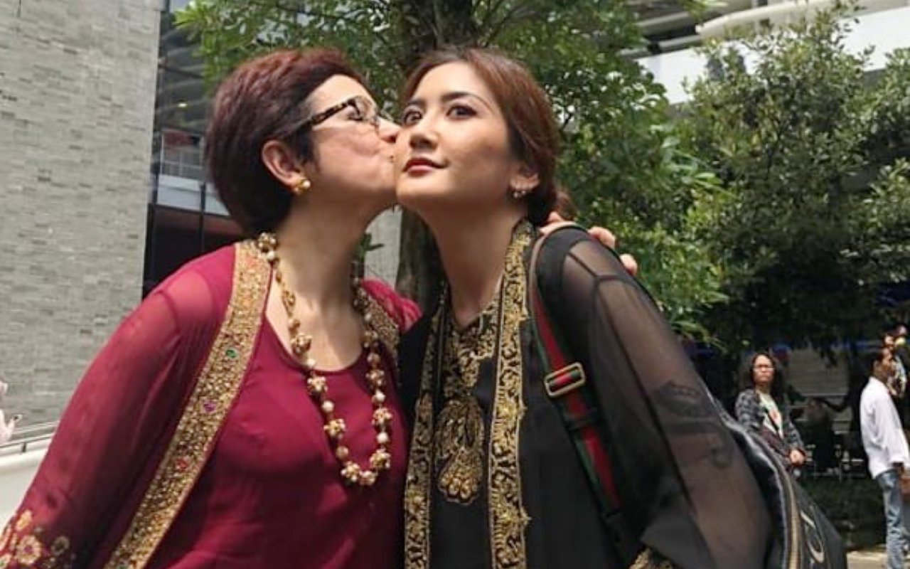 Alasan Nurul Arifin Kuburkan Maura Bersama Rokok dan Botol, Singgung Prestasi Sang Putri
