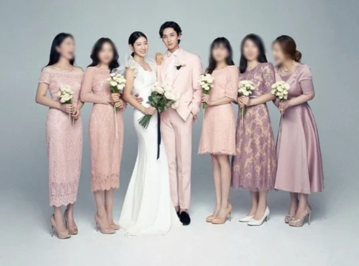 Serba Pink, Potret Park Shin Hye dan Choi Tae Joon Bareng Bridesmaid Tuai Perhatian