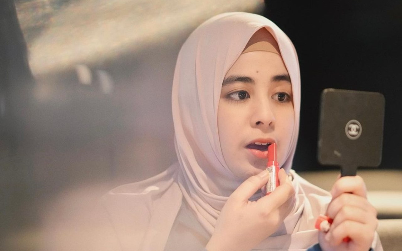 Penampilan Modis Risty Tagor Pakai Celana Jeans Usai Tinggalkan Syar'i, Diminta Hibahkan Gamis