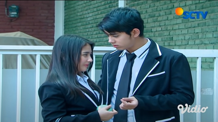'Ganteng Ganteng Serigala'