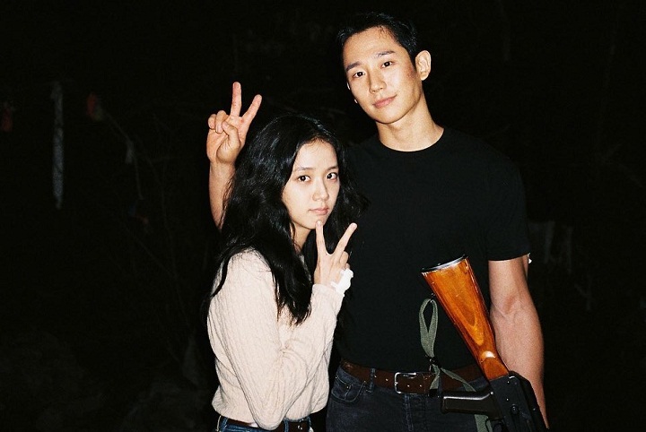 Jisoo BLACKPINK Bagikan Foto Bareng Pemain \'Snowdrop\', Potret dengan Jung Hae In Paling Curi Fokus