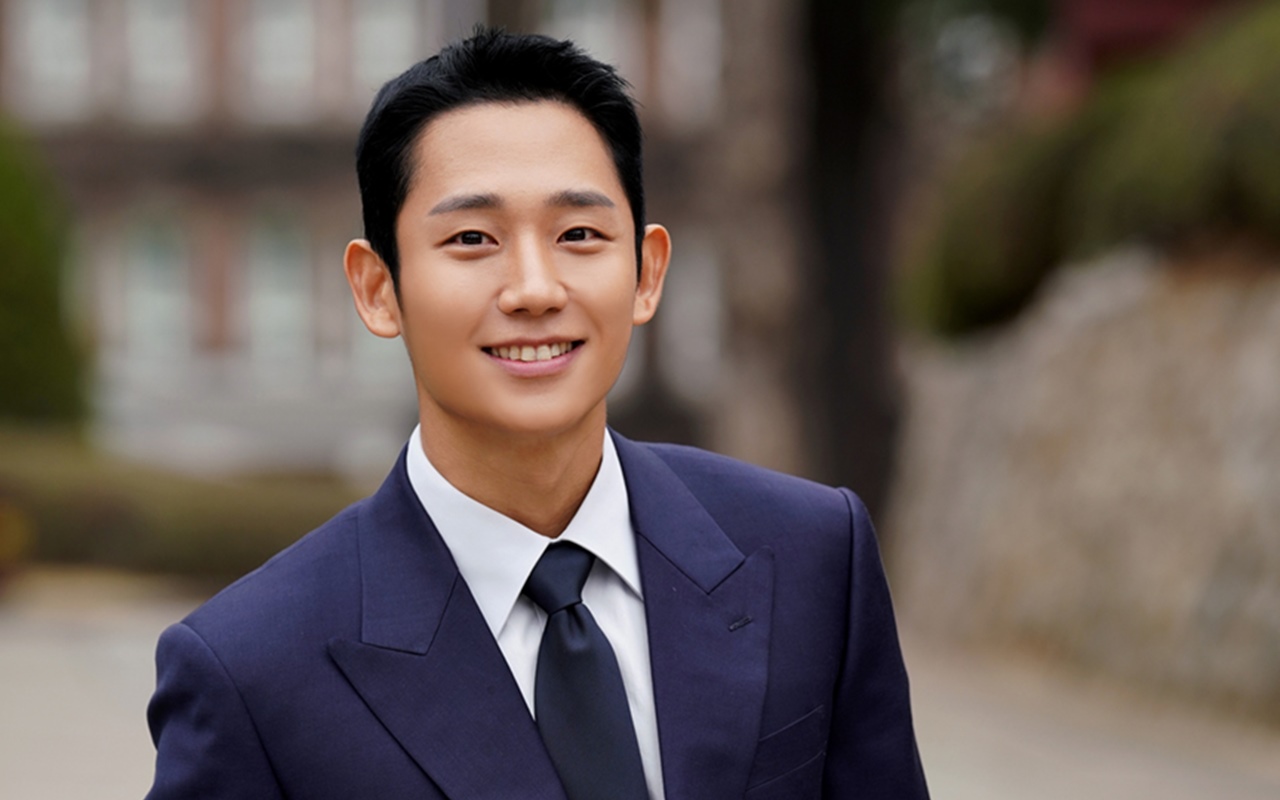 Jung Hae In Tak Berhenti Ngakak di Lokasi 'Snowdrop', Pemicunya Tak Terduga