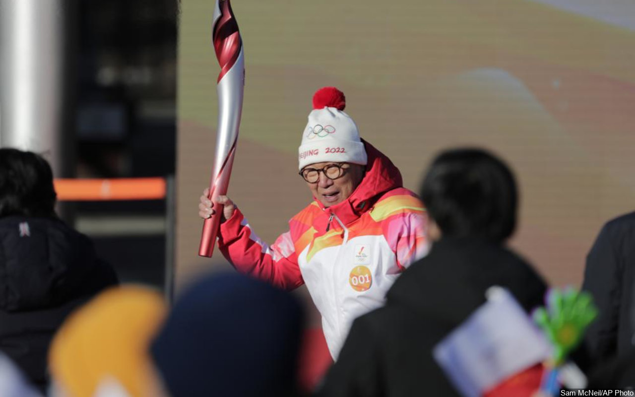 Obor Estafet Olimpiade Beijing 2022 yang Dipersingkat Dimulai, Eks Speedkater Jadi Pembawa Nyala Api