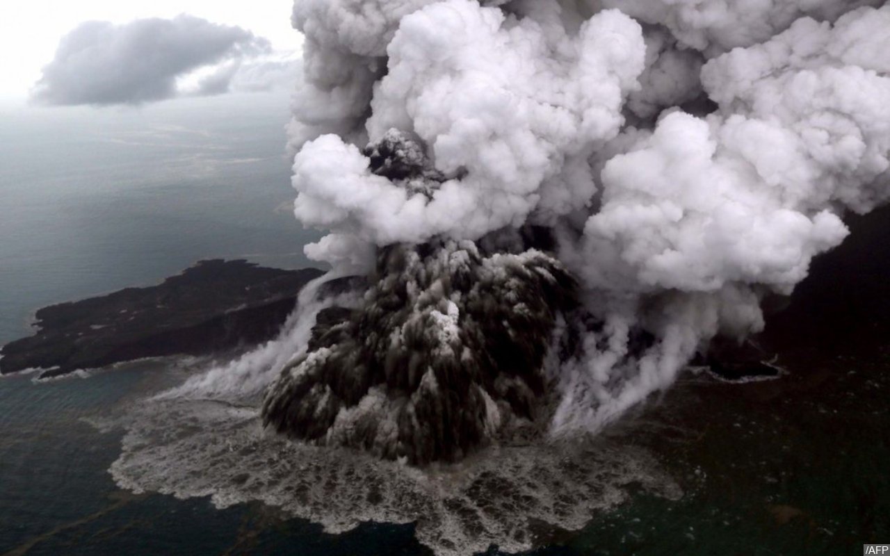 Gunung Anak Krakatau Semburkan Kolom Abu 1000 Meter, PVMBG Wanti-Wanti Erupsi Susulan