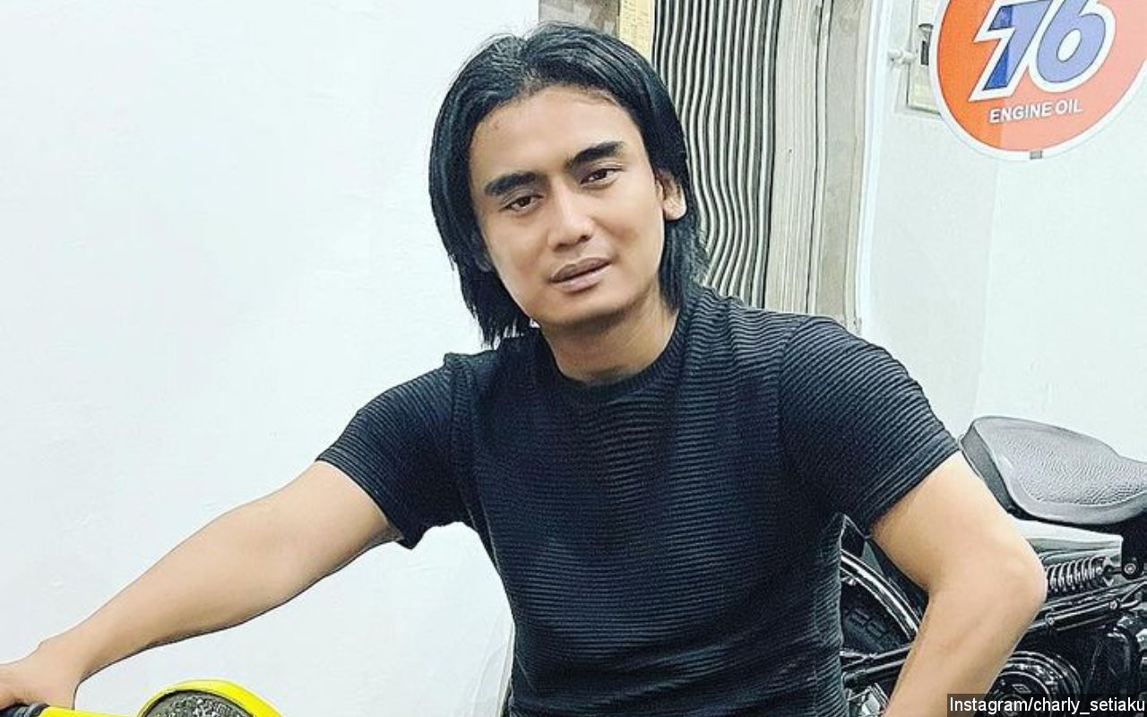 Dulu Cuek, Charly Van Houten Kini Urus Penampilan Hingga Punya Skincare Sendiri Karena Alasan Ini