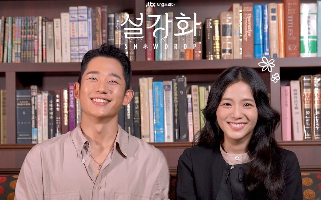 Jisoo BLACKPINK Goda Rambut Mangkuk Baru Jung Hae In di Lokasi Syuting 'Snowdrop'