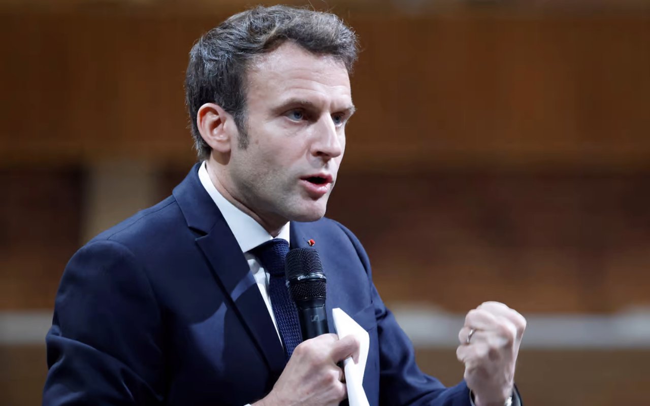 Presiden Prancis Minta Masyarakat Tenang Atas Rencana 'Konvoi Kebebasan' Pembatasan COVID-19 Eropa