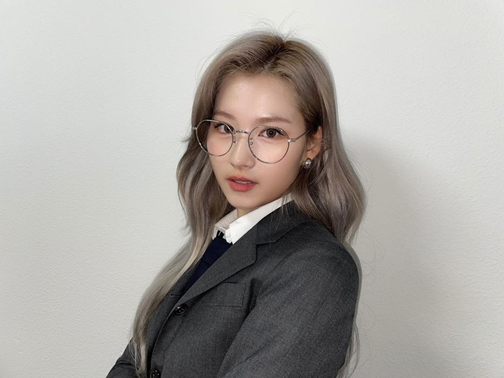 Sana TWICE