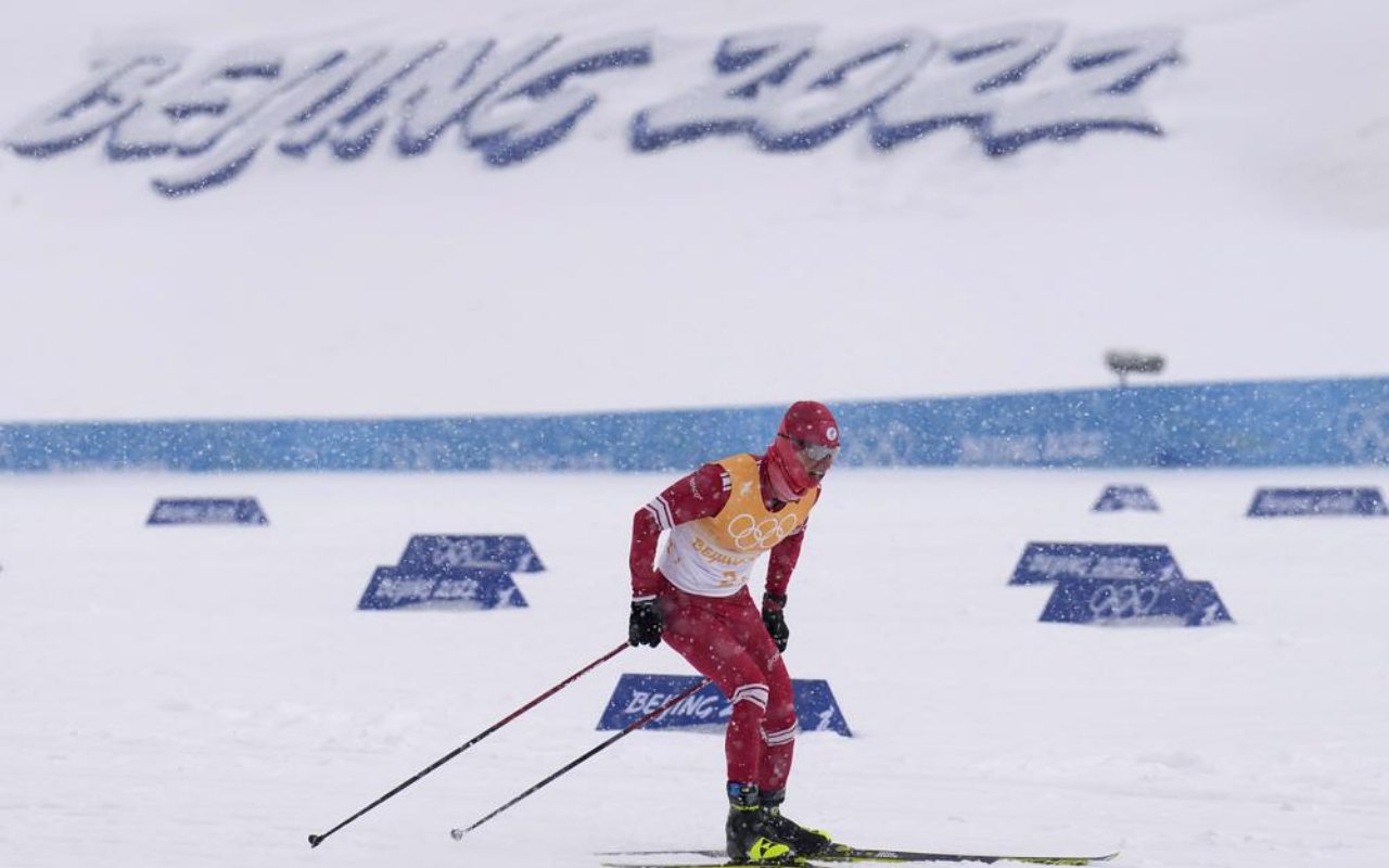 Salju Turun Untuk Pertama Kalinya di Olimpiade Beijing Bikin Jarak Pandang Atlet Ski Terganggu