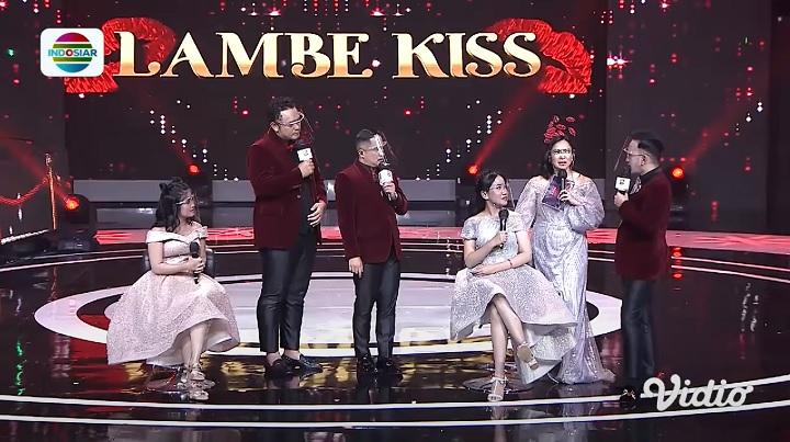 Momen akrab bersama para host