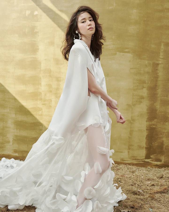 Anggun dengan dress putih