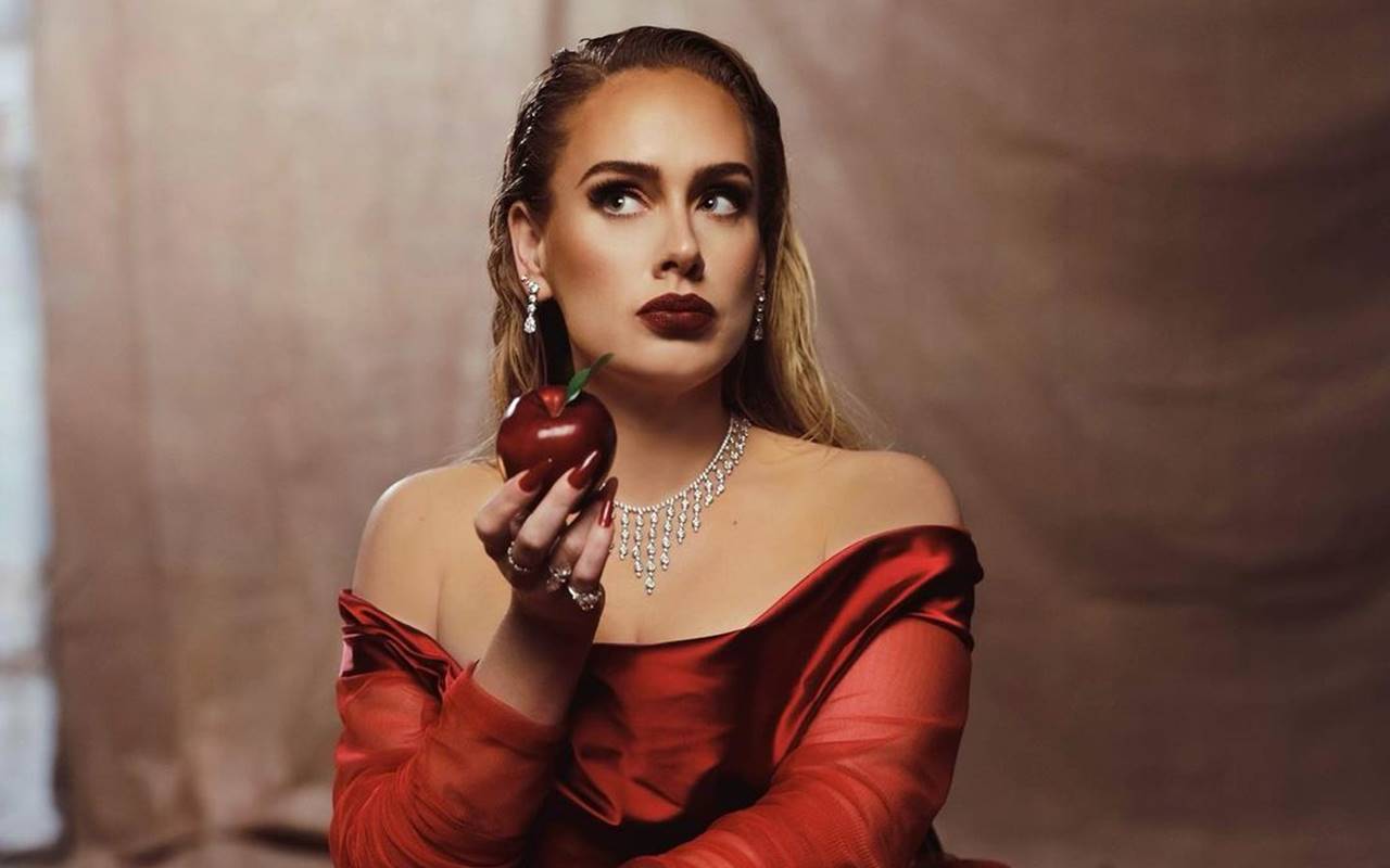 Adele Angkat Bicara Usai Dikritik Egois Lantaran Batalkan Konser Beberapa Jam Sebelum Mulai