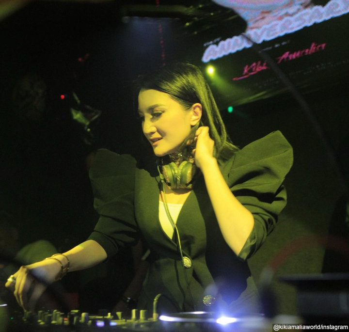Menggeluti dunia DJ