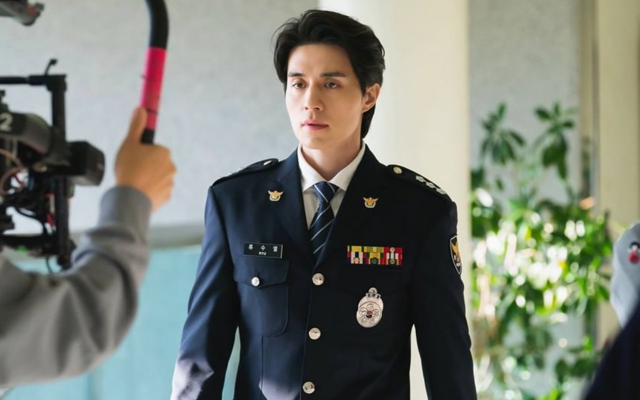 Lee Dong Wook Sering Lakukan Improvisasi Saat Syuting 'Bad and Crazy', Begini Reaksi Sutradara