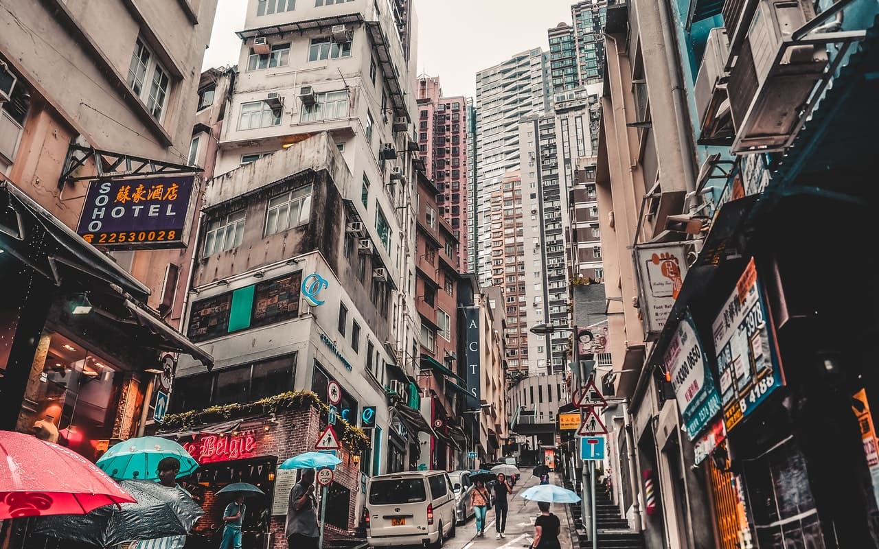 Orang Tua di Hong Kong Keluhkan Tak Bisa Temani Anak Mereka di RS Imbas Kebijakan COVID-19
