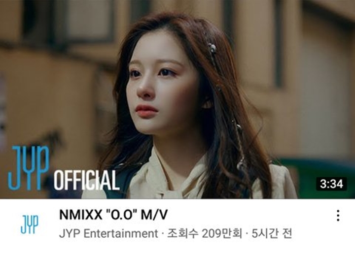 Cuma Foto Sullyoon, Thumbnail MV Debut NMIXX \'O.O\' Dipermasalahkan 1