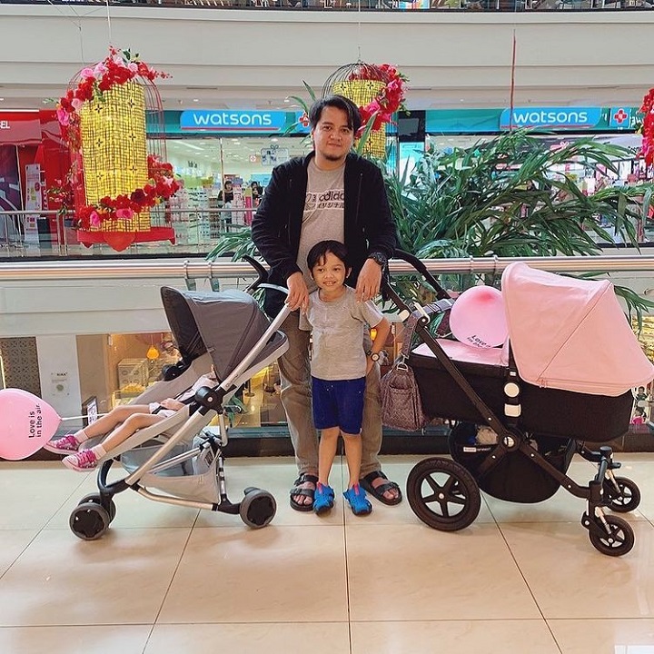 <i>Daddy on duty</i>