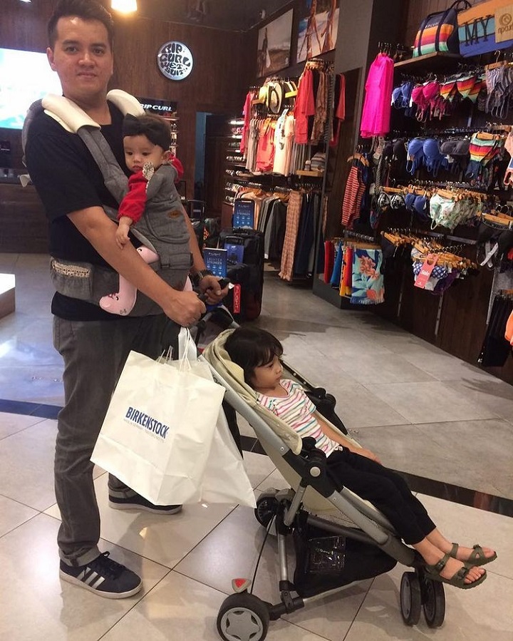 <i>Happy shopping</i>