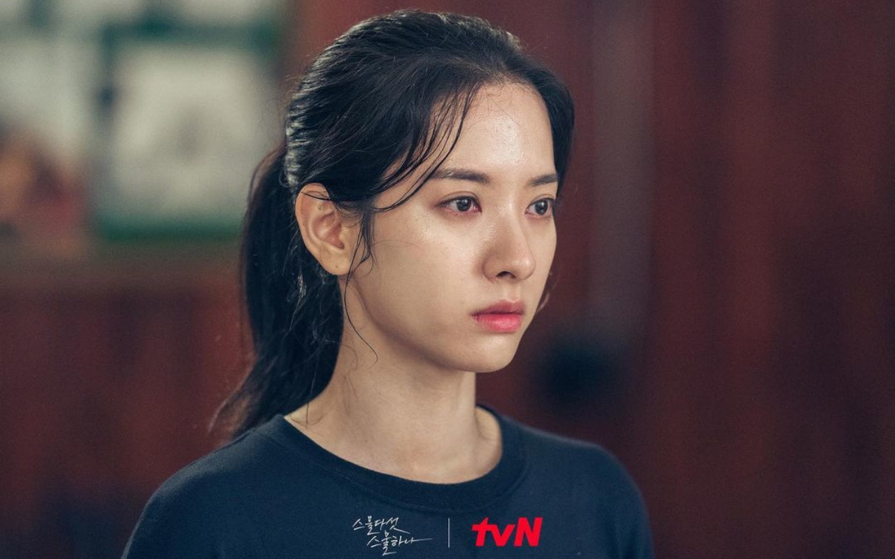 Rival Kim Tae Ri, Intip 8 Potret Bona WJSN Yang Merasa Bodoh Saat Syuting 'Twenty Five Twenty One'