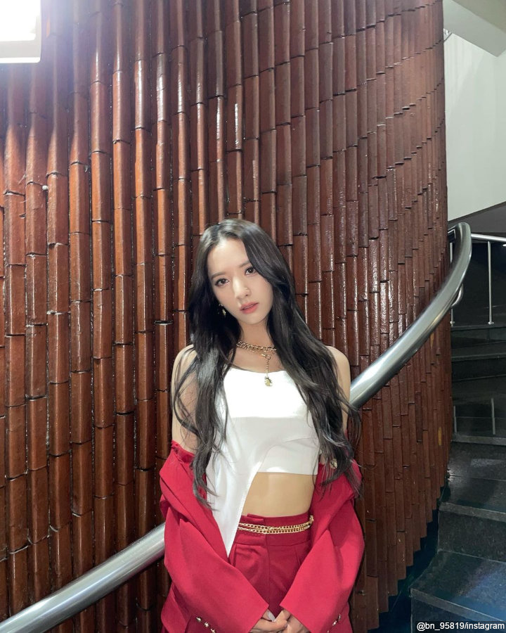Pancarkan Pesona <i>Girl Crush</i>