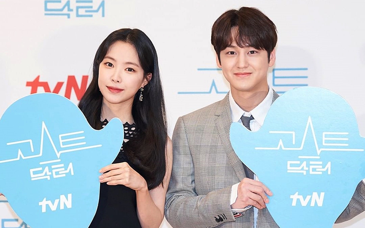 Kim Bum Tanggapi Love Line dengan Na Eun Yang Tak Berkembang di 'Ghost Doctor'