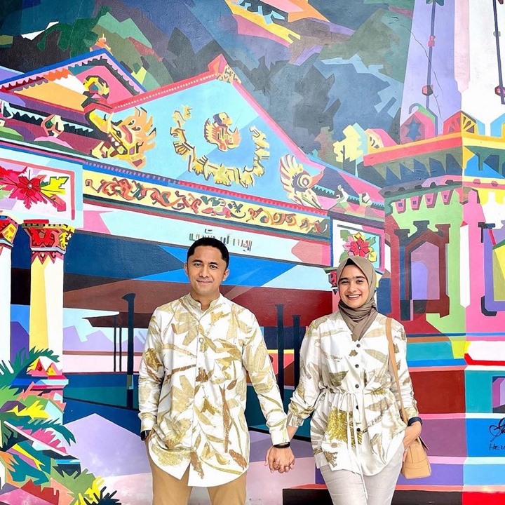 Kerap Memakai Baju <i>Couple</i>