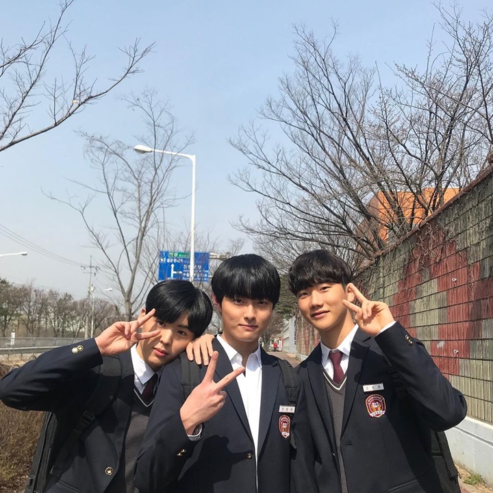 Bersahabat Dengan Yoon Chan Young