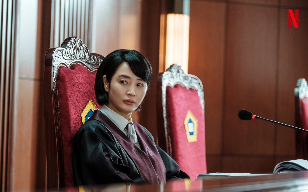 Tampilkan Kim Hye Soo Sang Hakim Badass, Berikut Dialog 'Juvenile Justice' yang Bikin Merinding