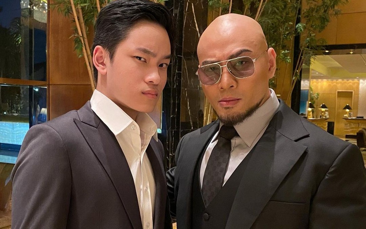 Deddy Corbuzier Terapkan Pola Asuh Ibunya ke Azka Seperti Ini