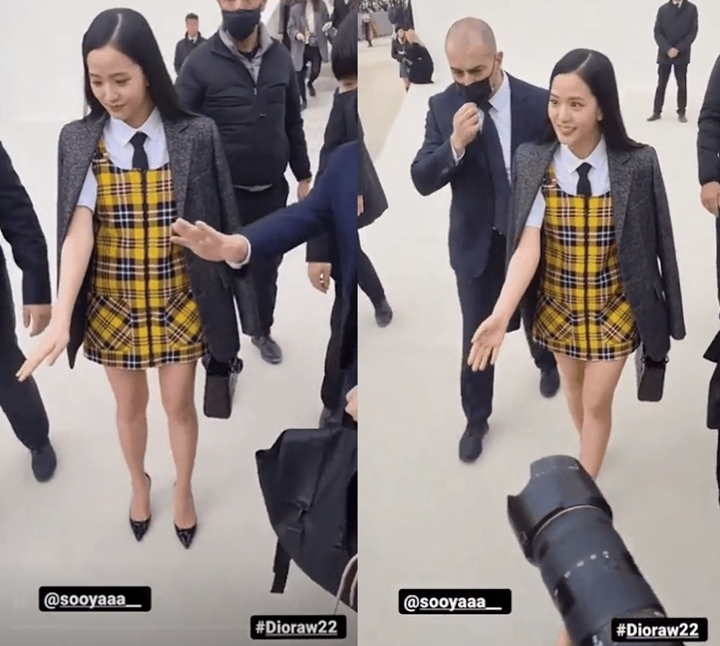 Perhatian Jisoo BLACKPINK Cegah Kameramen Paris Fashion Week Terluka Curi Perhatian