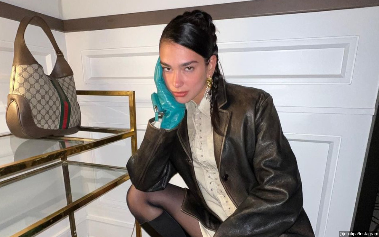 Dua Lipa Curi Perhatian Lantaran Pakai Gaun Mirip Punya Kendall Jenner