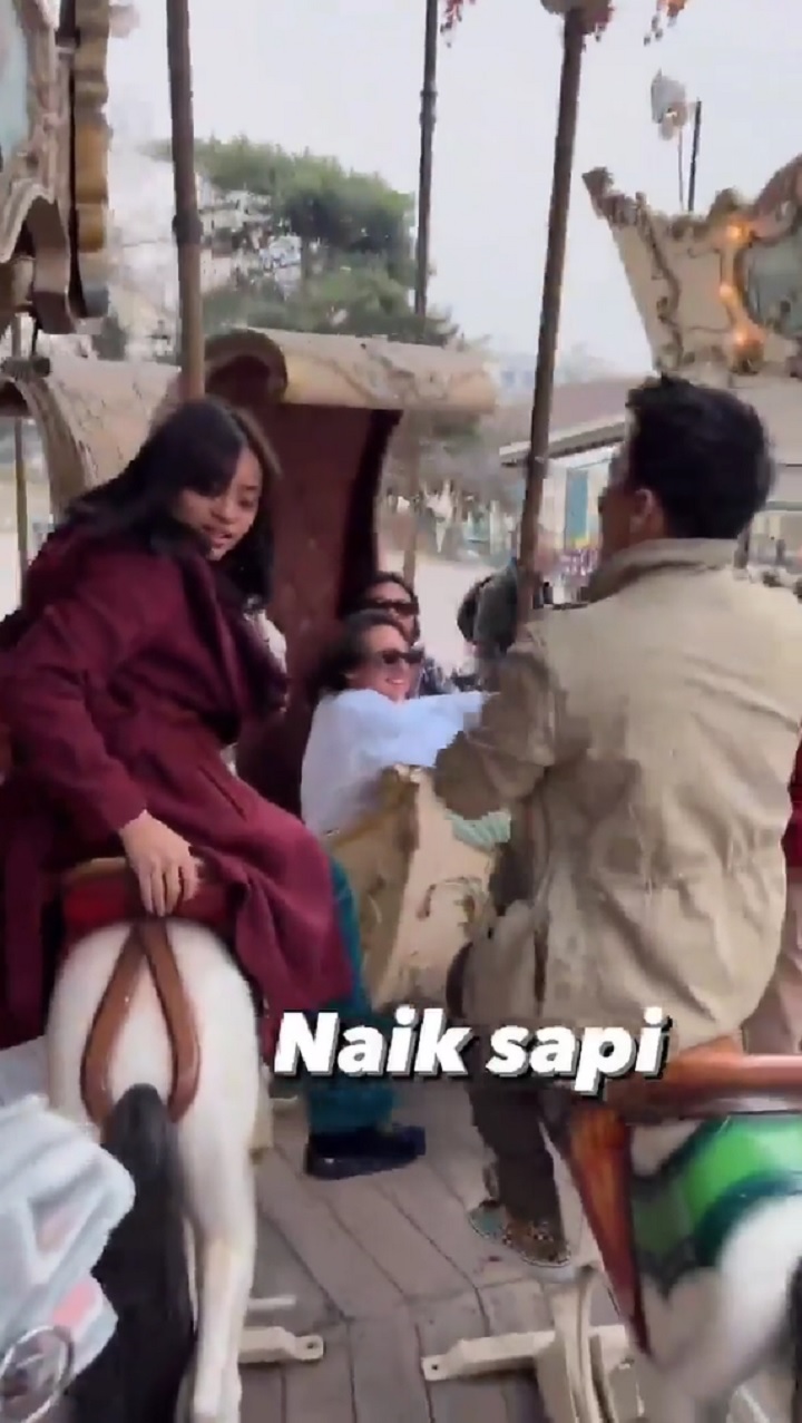 serunya ariel dan alleia naik komedi putar