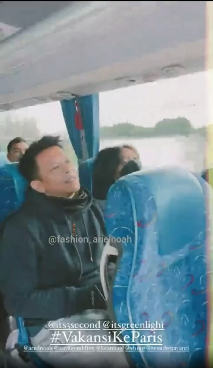 momen di bus ariel dan alliea