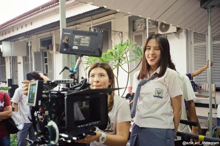 momen akur di sela  syuting