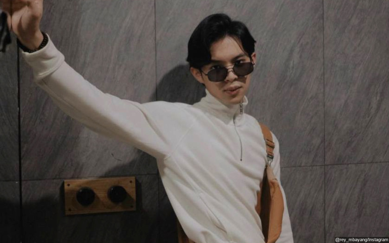 Rey Mbayang Ikut Tampil di Paris Fashion Show, Disebut Mirip Song Kang Hingga V BTS