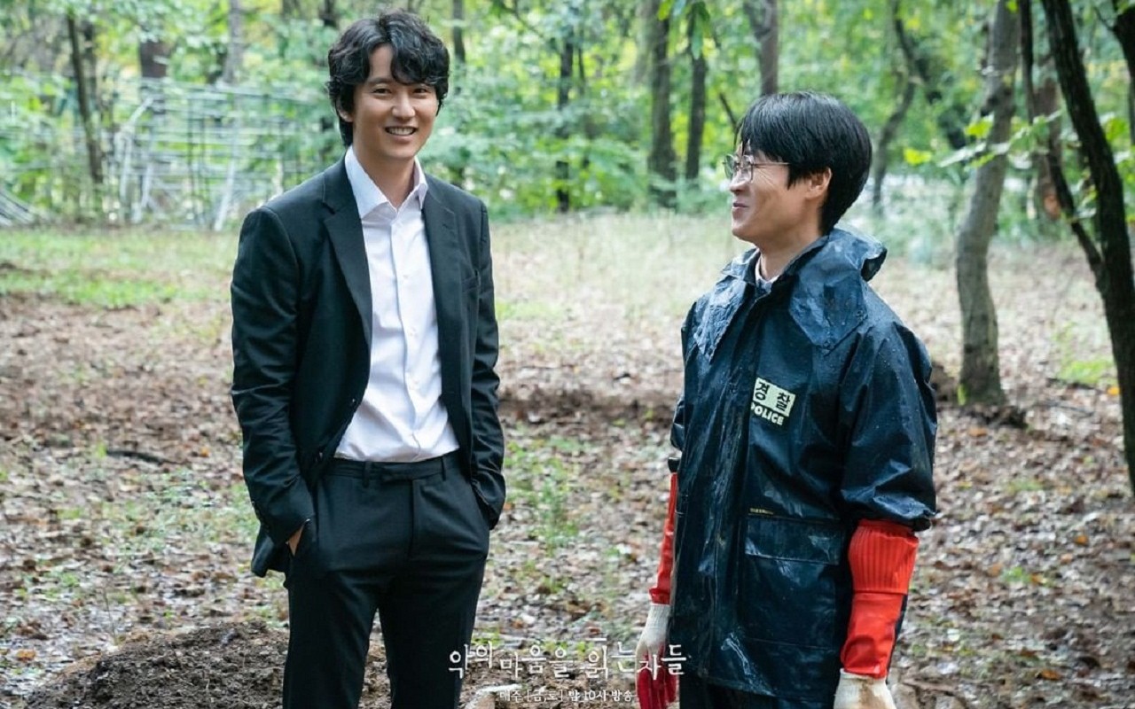 Kim Nam Gil Cs Pancarkan Aura Bahagia di Lokasi 'Through The Darkness', Begini Kata Tim Produksi