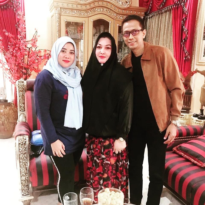 Kenangan Dengan Mendiang Ibu Kartika Putri
