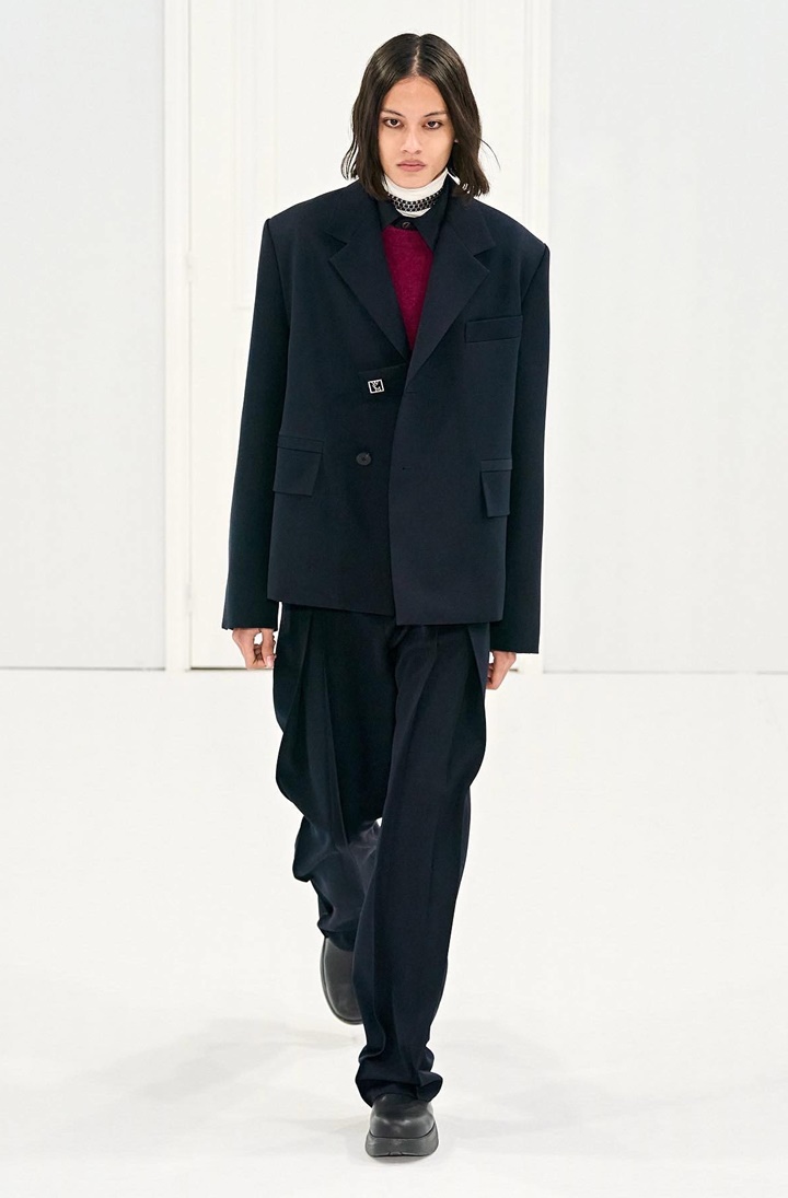 Muncul di Paris Fashion Week