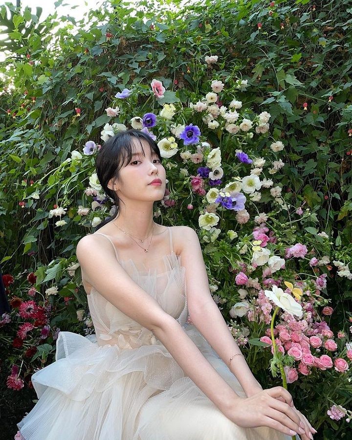  IU